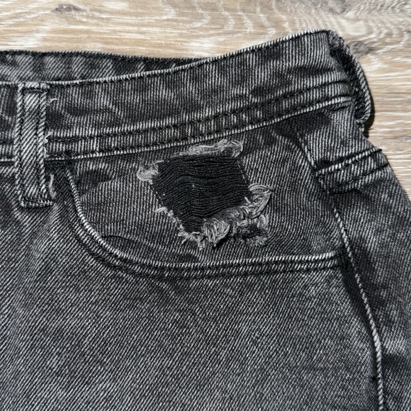 H&M Black Distressed Jean Shorts - Size 6 - Picture 5 of 5